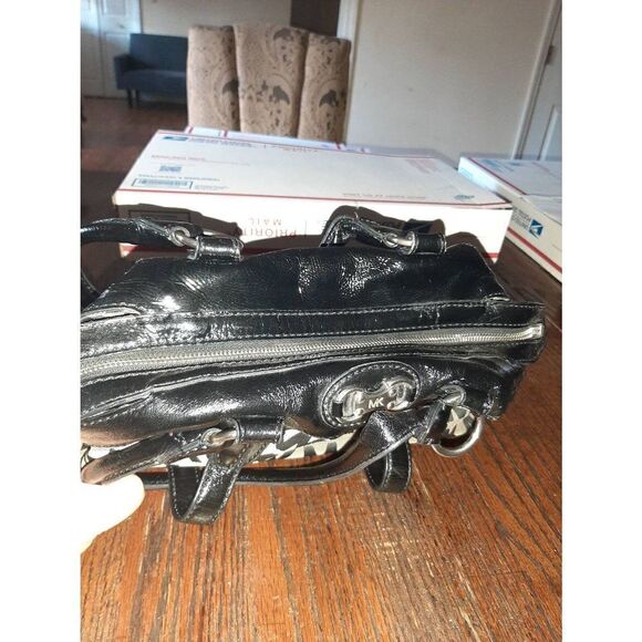 Michael Kors Black Tan Signature Logo Bag Purse Handbag  Medium Size Top Handle - Picture 10 of 11